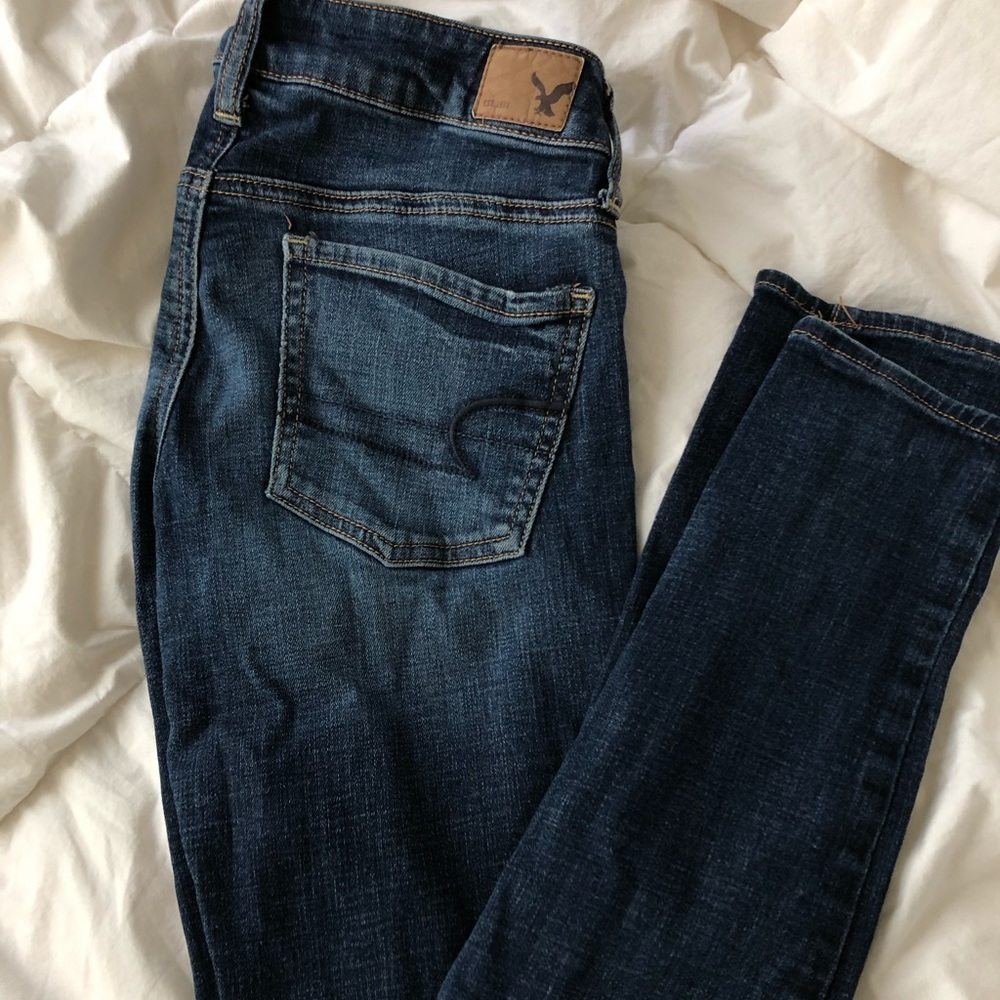 American Eagle dark wash skinny jeans size 2